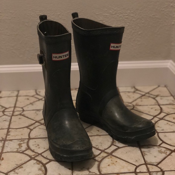 hunter rain boots medium height
